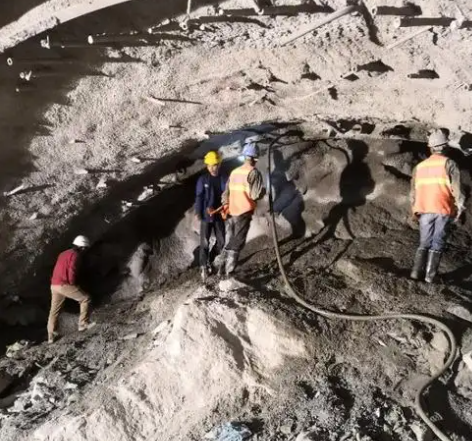 义县拱顶带模注浆料的施工流程及注意事项